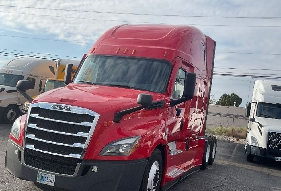 Sleeper Tractor-Heavy Duty Tractors-Freightliner-2022-T12664ST-Albuquerque-NM-453,379\n\t\tmiles-$ 78,500 - Image 3