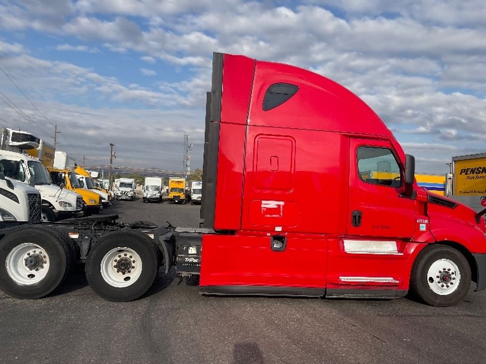 Sleeper Tractor-Heavy Duty Tractors-Freightliner-2022-T12664ST-Albuquerque-NM-453,379\n\t\tmiles-$ 78,500 - Image 8