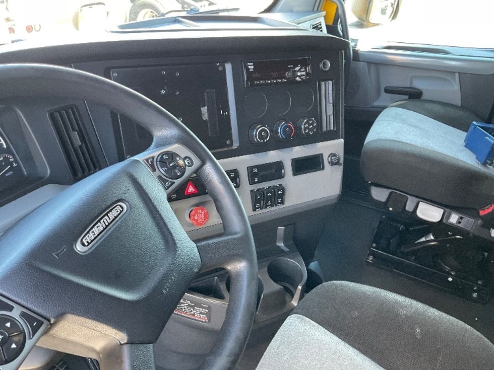 Sleeper Tractor-Heavy Duty Tractors-Freightliner-2022-T12664ST-Albuquerque-NM-483,160\n\t\tmiles-$ 73,250 - Image 10