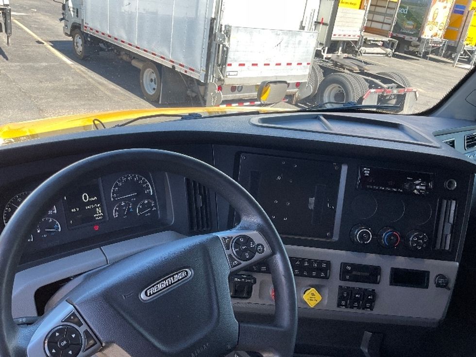 Sleeper Tractor-Heavy Duty Tractors-Freightliner-2022-T12664ST-Albuquerque-NM-483,160\n\t\tmiles-$ 73,250 - Image 11