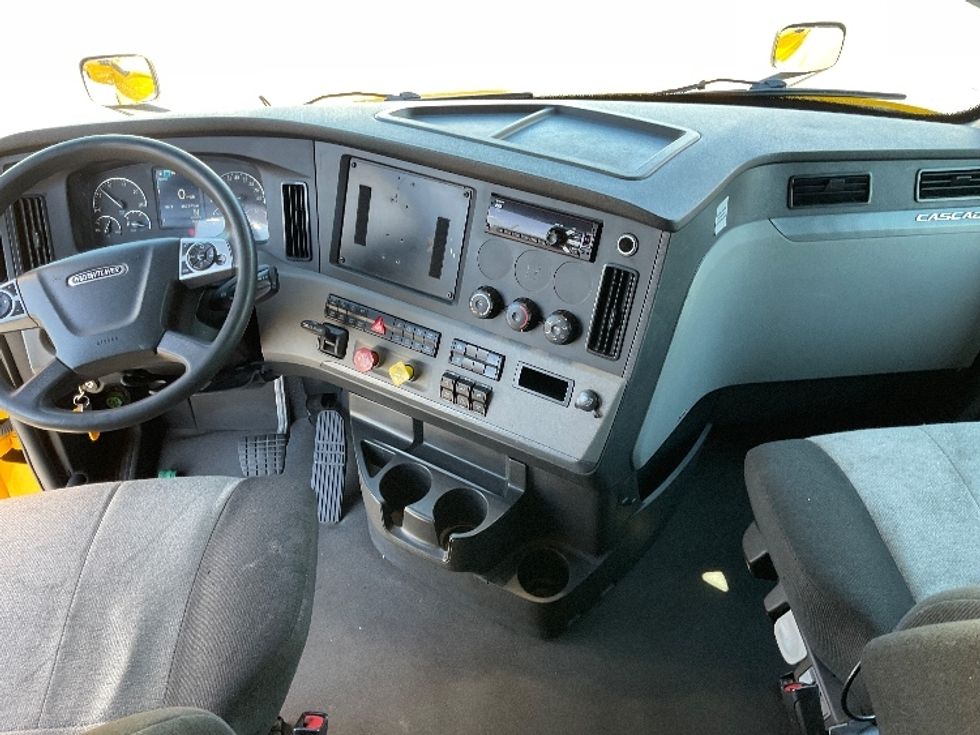 Sleeper Tractor-Heavy Duty Tractors-Freightliner-2022-T12664ST-Albuquerque-NM-483,160\n\t\tmiles-$ 73,250 - Image 12