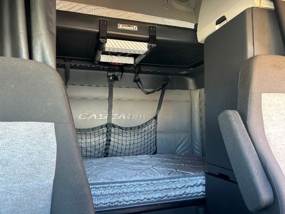 Sleeper Tractor-Heavy Duty Tractors-Freightliner-2022-T12664ST-Albuquerque-NM-483,160\n\t\tmiles-$ 73,250 - Image 16