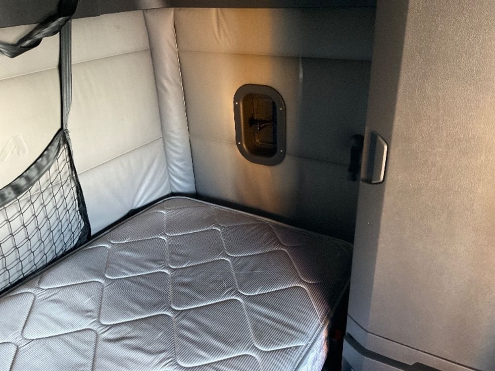 Sleeper Tractor-Heavy Duty Tractors-Freightliner-2022-T12664ST-Albuquerque-NM-483,160\n\t\tmiles-$ 73,250 - Image 18