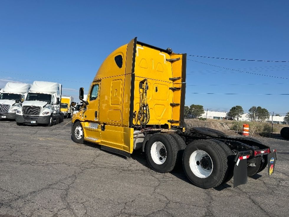 Sleeper Tractor-Heavy Duty Tractors-Freightliner-2022-T12664ST-Albuquerque-NM-483,160\n\t\tmiles-$ 73,250 - Image 5
