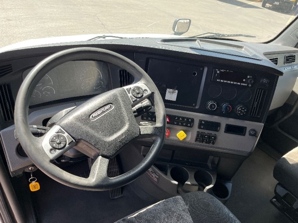 Sleeper Tractor-Heavy Duty Tractors-Freightliner-2022-T12664ST-Albuquerque-NM-600,929\n\t\tmiles-$ 62,000 - Image 11