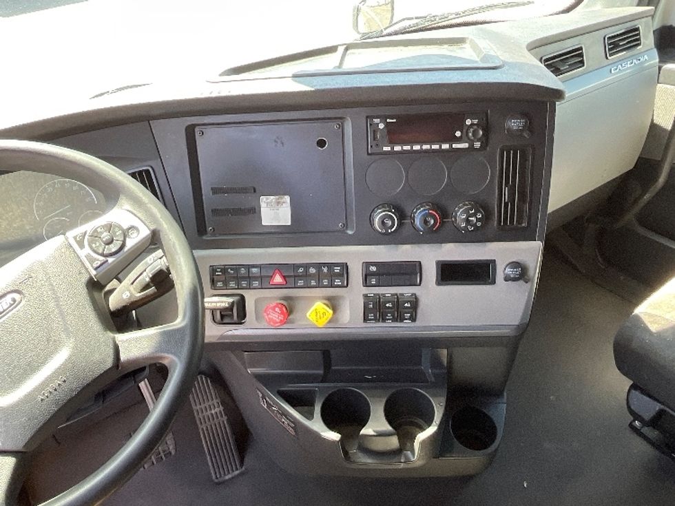 Sleeper Tractor-Heavy Duty Tractors-Freightliner-2022-T12664ST-Albuquerque-NM-600,929\n\t\tmiles-$ 62,000 - Image 12