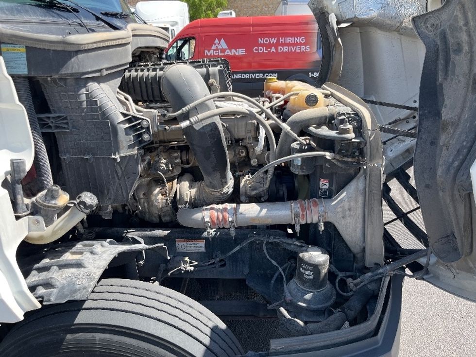 Sleeper Tractor-Heavy Duty Tractors-Freightliner-2022-T12664ST-Albuquerque-NM-600,929\n\t\tmiles-$ 62,000 - Image 19