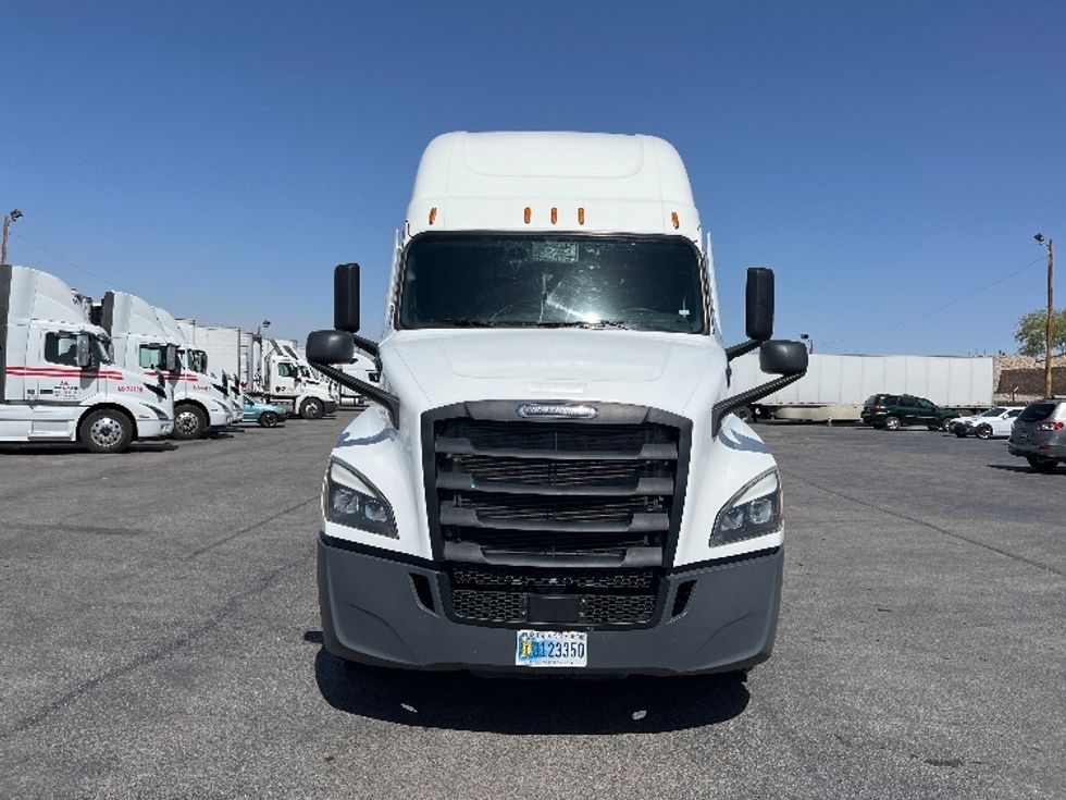 Sleeper Tractor-Heavy Duty Tractors-Freightliner-2022-T12664ST-Albuquerque-NM-600,929\n\t\tmiles-$ 62,000 - Image 2