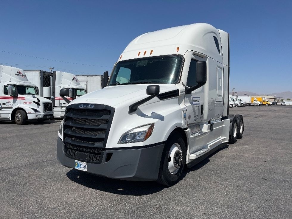 Sleeper Tractor-Heavy Duty Tractors-Freightliner-2022-T12664ST-Albuquerque-NM-600,929\n\t\tmiles-$ 62,000 - Image 3