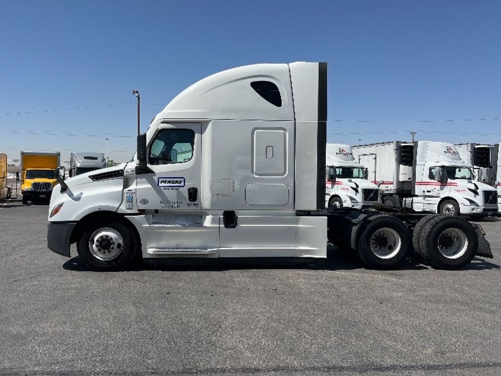 Sleeper Tractor-Heavy Duty Tractors-Freightliner-2022-T12664ST-Albuquerque-NM-600,929\n\t\tmiles-$ 62,000 - Image 4