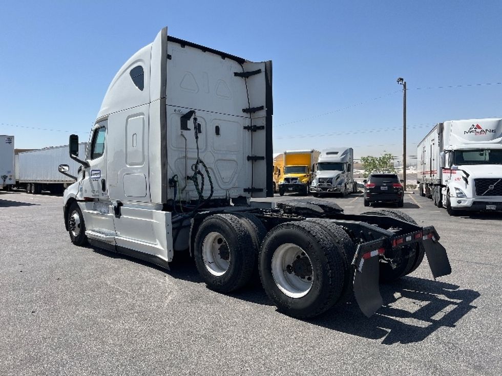 Sleeper Tractor-Heavy Duty Tractors-Freightliner-2022-T12664ST-Albuquerque-NM-600,929\n\t\tmiles-$ 62,000 - Image 5