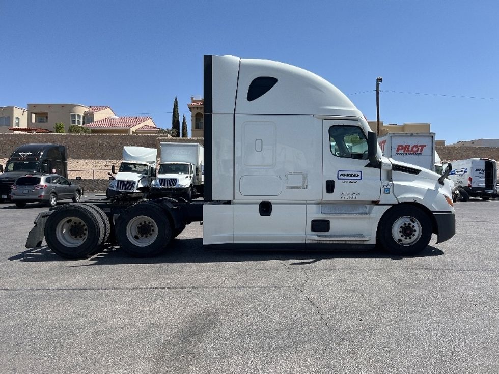 Sleeper Tractor-Heavy Duty Tractors-Freightliner-2022-T12664ST-Albuquerque-NM-600,929\n\t\tmiles-$ 62,000 - Image 8