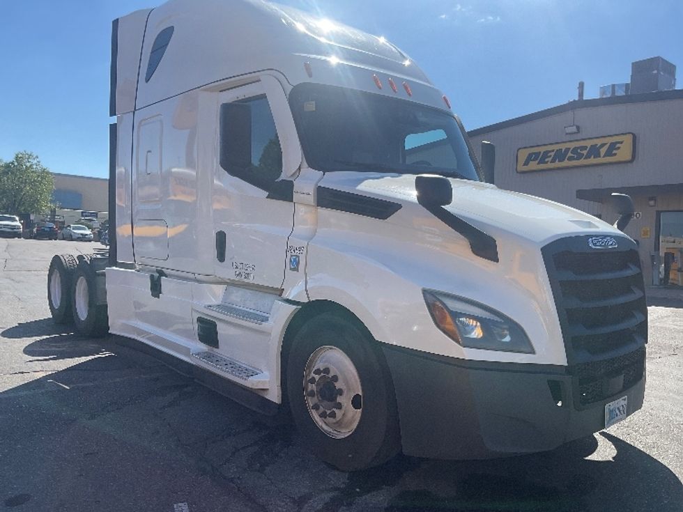 Sleeper Tractor-Heavy Duty Tractors-Freightliner-2022-T12664ST-Albuquerque-NM-603,672\n\t\tmiles-$ 66,000 - Image 1