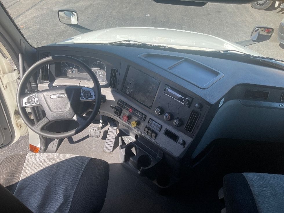 Sleeper Tractor-Heavy Duty Tractors-Freightliner-2022-T12664ST-Albuquerque-NM-603,672\n\t\tmiles-$ 66,000 - Image 12