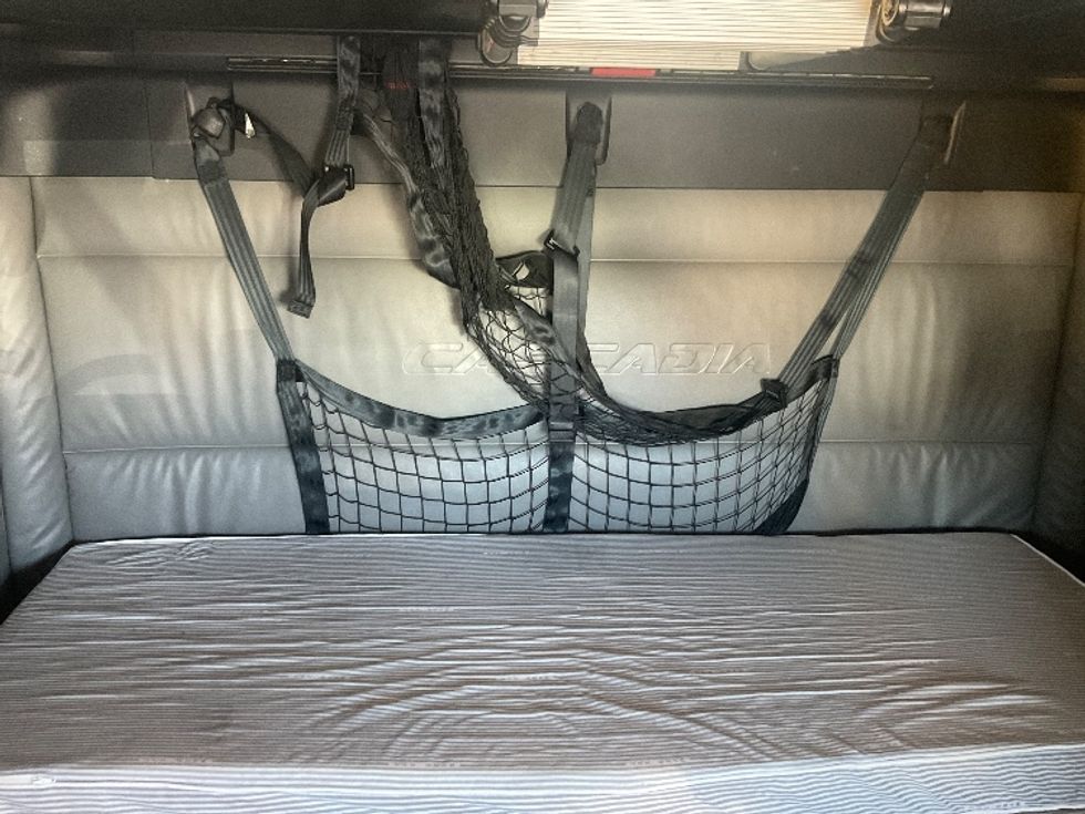 Sleeper Tractor-Heavy Duty Tractors-Freightliner-2022-T12664ST-Albuquerque-NM-603,672\n\t\tmiles-$ 66,000 - Image 16