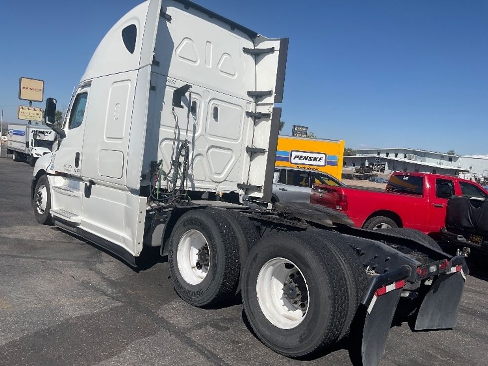 Sleeper Tractor-Heavy Duty Tractors-Freightliner-2022-T12664ST-Albuquerque-NM-603,672\n\t\tmiles-$ 66,000 - Image 5