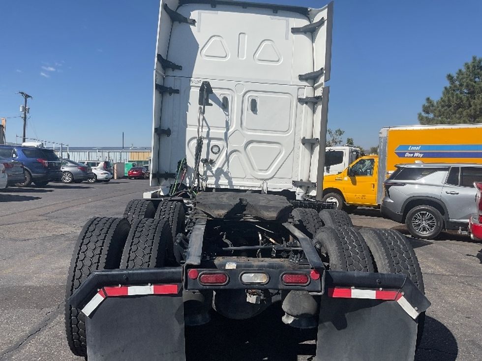 Sleeper Tractor-Heavy Duty Tractors-Freightliner-2022-T12664ST-Albuquerque-NM-603,672\n\t\tmiles-$ 66,000 - Image 6