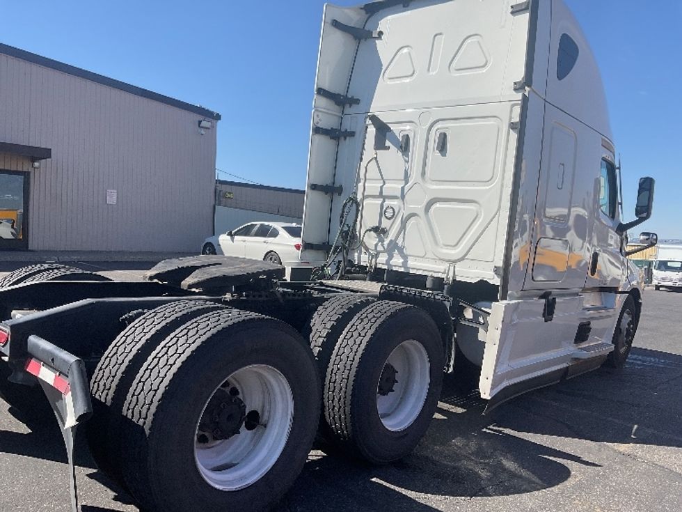 Sleeper Tractor-Heavy Duty Tractors-Freightliner-2022-T12664ST-Albuquerque-NM-603,672\n\t\tmiles-$ 66,000 - Image 7