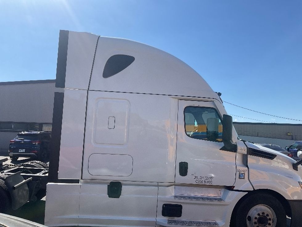 Sleeper Tractor-Heavy Duty Tractors-Freightliner-2022-T12664ST-Albuquerque-NM-603,672\n\t\tmiles-$ 66,000 - Image 8