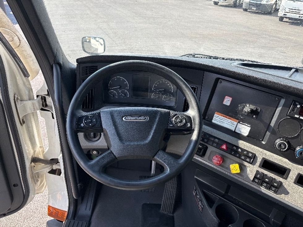 Sleeper Tractor-Heavy Duty Tractors-Freightliner-2022-T12664ST-Albuquerque-NM-616,674\n\t\tmiles-$ 62,500 - Image 11