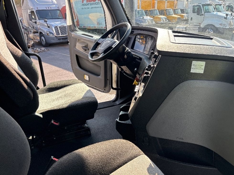 Sleeper Tractor-Heavy Duty Tractors-Freightliner-2022-T12664ST-Albuquerque-NM-616,674\n\t\tmiles-$ 62,500 - Image 15