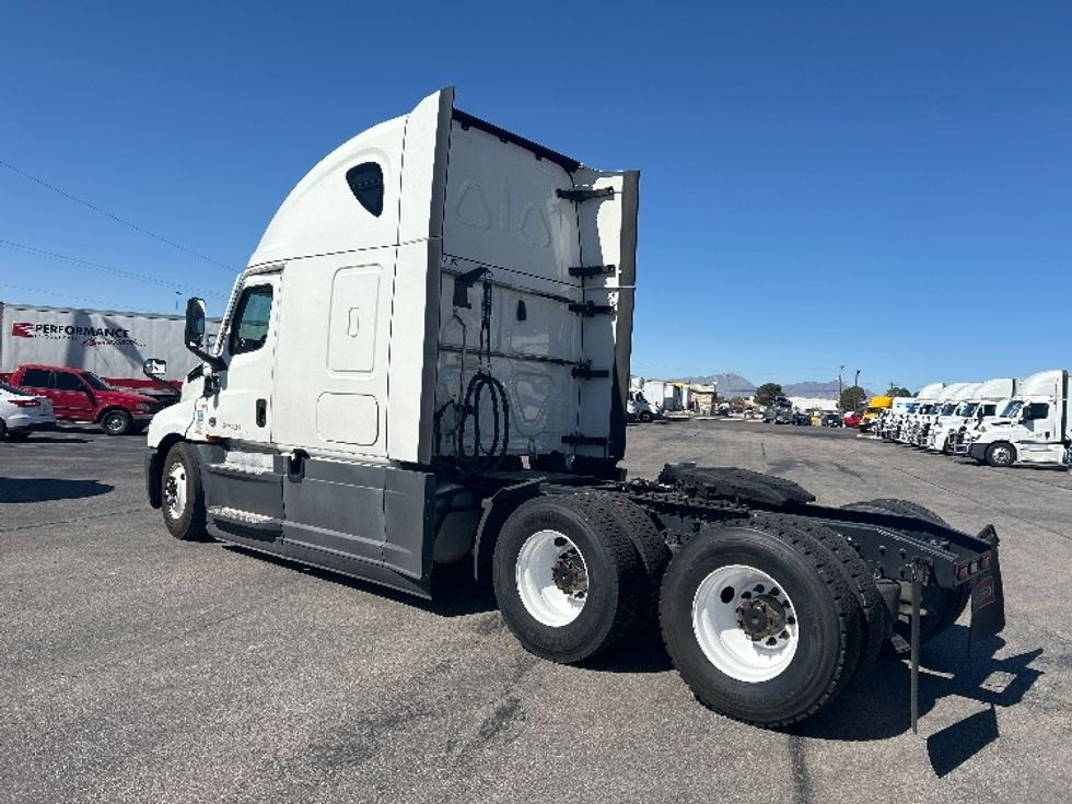 Sleeper Tractor-Heavy Duty Tractors-Freightliner-2022-T12664ST-Albuquerque-NM-616,674\n\t\tmiles-$ 62,500 - Image 5