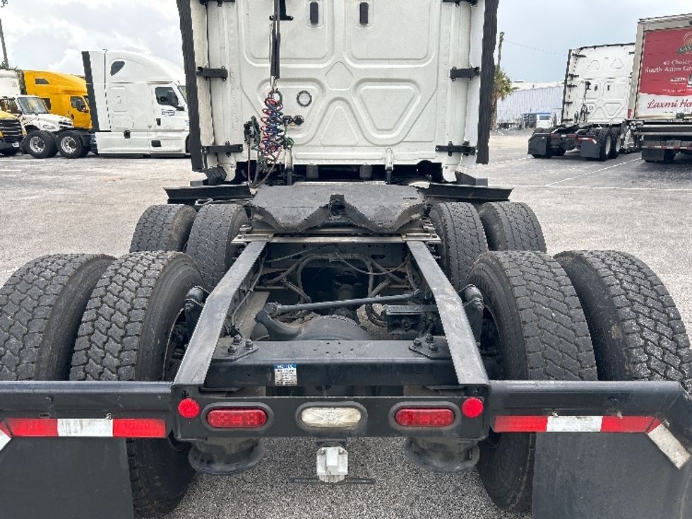 Sleeper Tractor-Heavy Duty Tractors-Freightliner-2022-T12664ST-Alexandria-VA-478,720\n\t\tmiles-$ 66,750 - Image 5