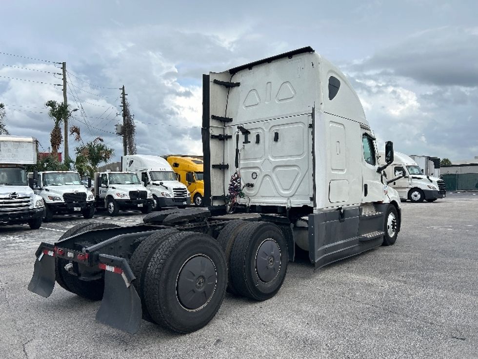 Sleeper Tractor-Heavy Duty Tractors-Freightliner-2022-T12664ST-Alexandria-VA-478,720\n\t\tmiles-$ 66,750 - Image 6