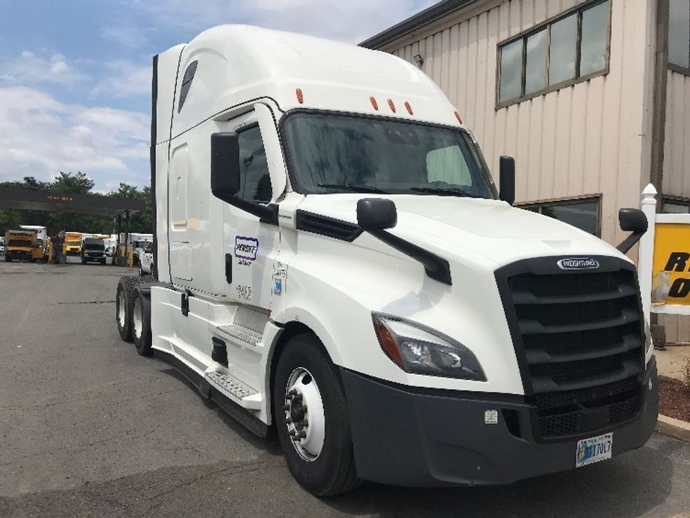 Sleeper Tractor-Heavy Duty Tractors-Freightliner-2022-T12664ST-Alexandria-VA-509,525\n\t\tmiles-$ 71,000 - Image 1