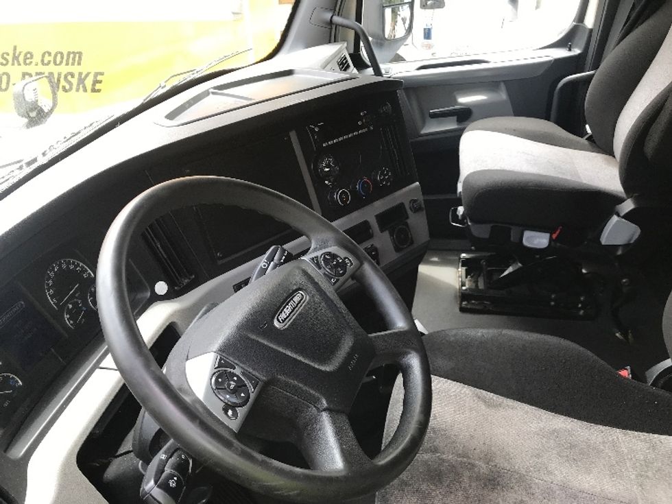Sleeper Tractor-Heavy Duty Tractors-Freightliner-2022-T12664ST-Alexandria-VA-509,525\n\t\tmiles-$ 71,000 - Image 10