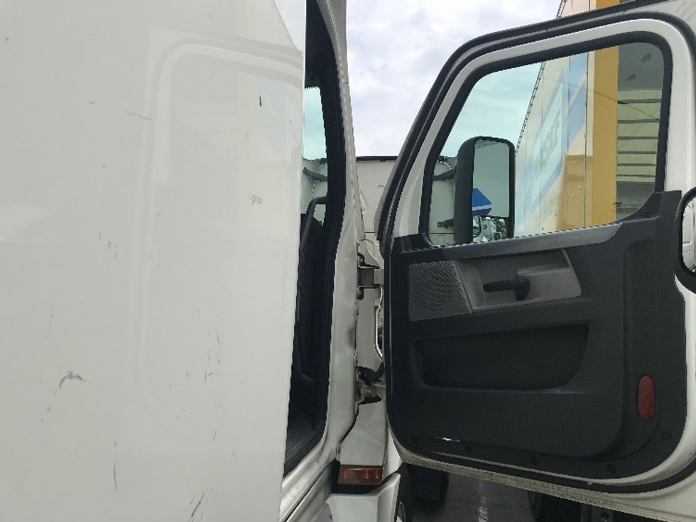 Sleeper Tractor-Heavy Duty Tractors-Freightliner-2022-T12664ST-Alexandria-VA-509,525\n\t\tmiles-$ 71,000 - Image 13