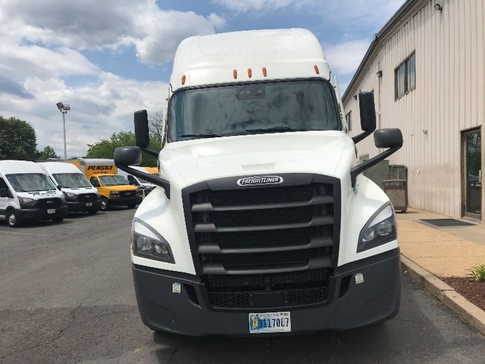Sleeper Tractor-Heavy Duty Tractors-Freightliner-2022-T12664ST-Alexandria-VA-509,525\n\t\tmiles-$ 71,000 - Image 2