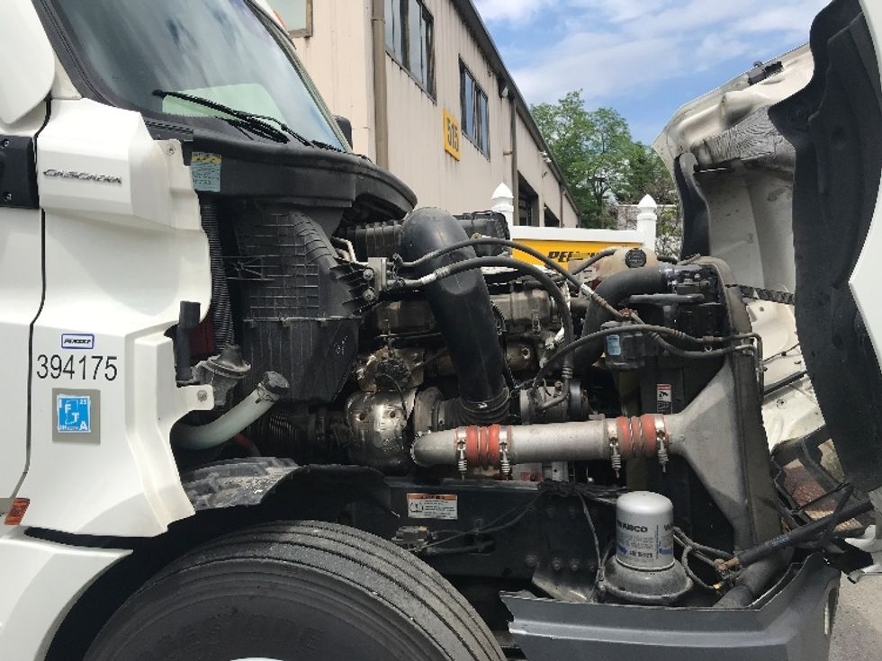 Sleeper Tractor-Heavy Duty Tractors-Freightliner-2022-T12664ST-Alexandria-VA-509,525\n\t\tmiles-$ 71,000 - Image 20