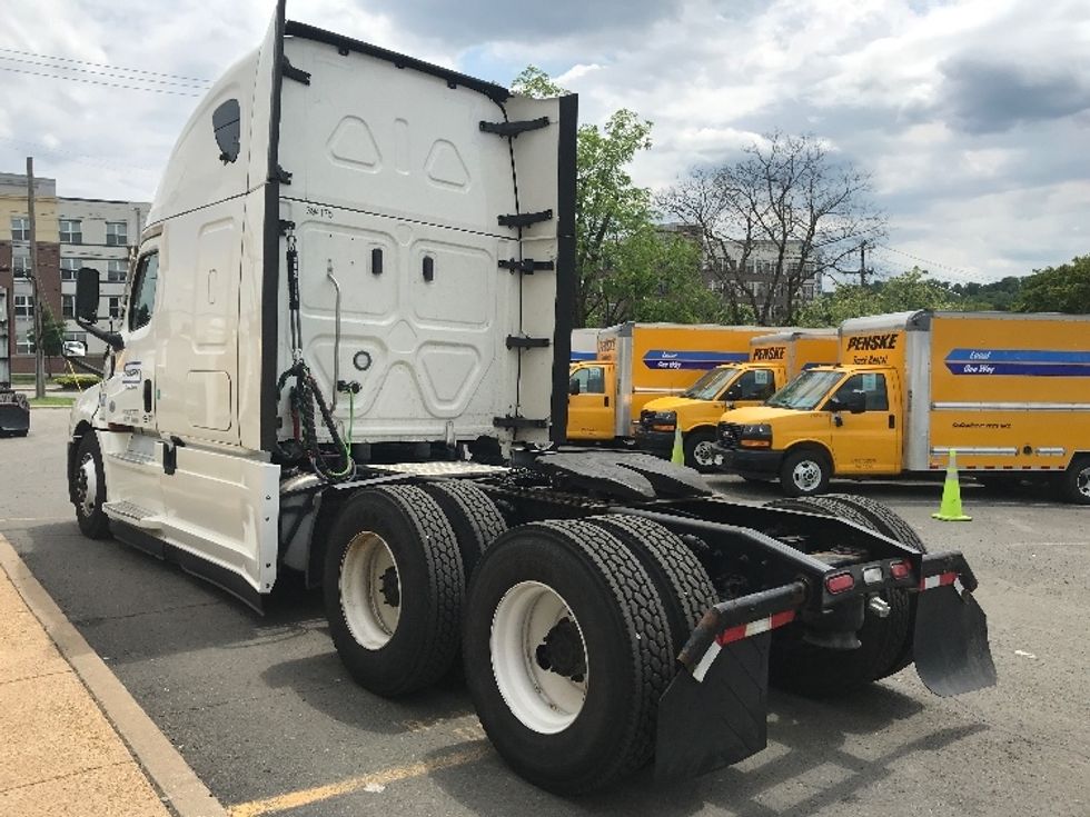 Sleeper Tractor-Heavy Duty Tractors-Freightliner-2022-T12664ST-Alexandria-VA-509,525\n\t\tmiles-$ 71,000 - Image 5