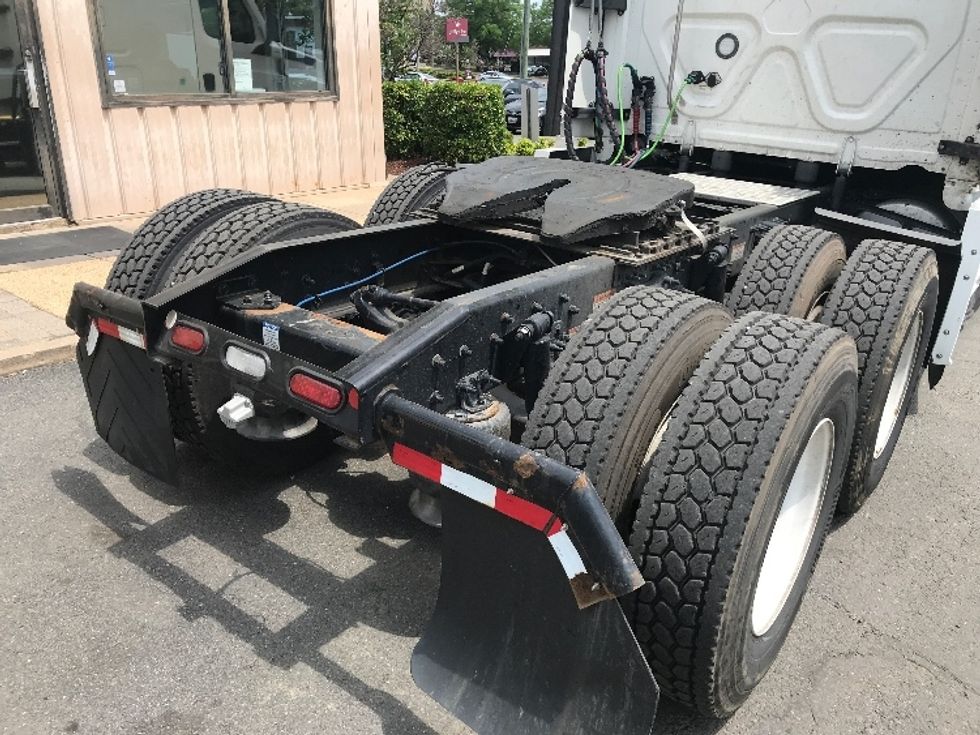 Sleeper Tractor-Heavy Duty Tractors-Freightliner-2022-T12664ST-Alexandria-VA-509,525\n\t\tmiles-$ 71,000 - Image 6