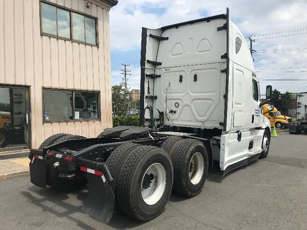 Sleeper Tractor-Heavy Duty Tractors-Freightliner-2022-T12664ST-Alexandria-VA-509,525\n\t\tmiles-$ 71,000 - Image 7