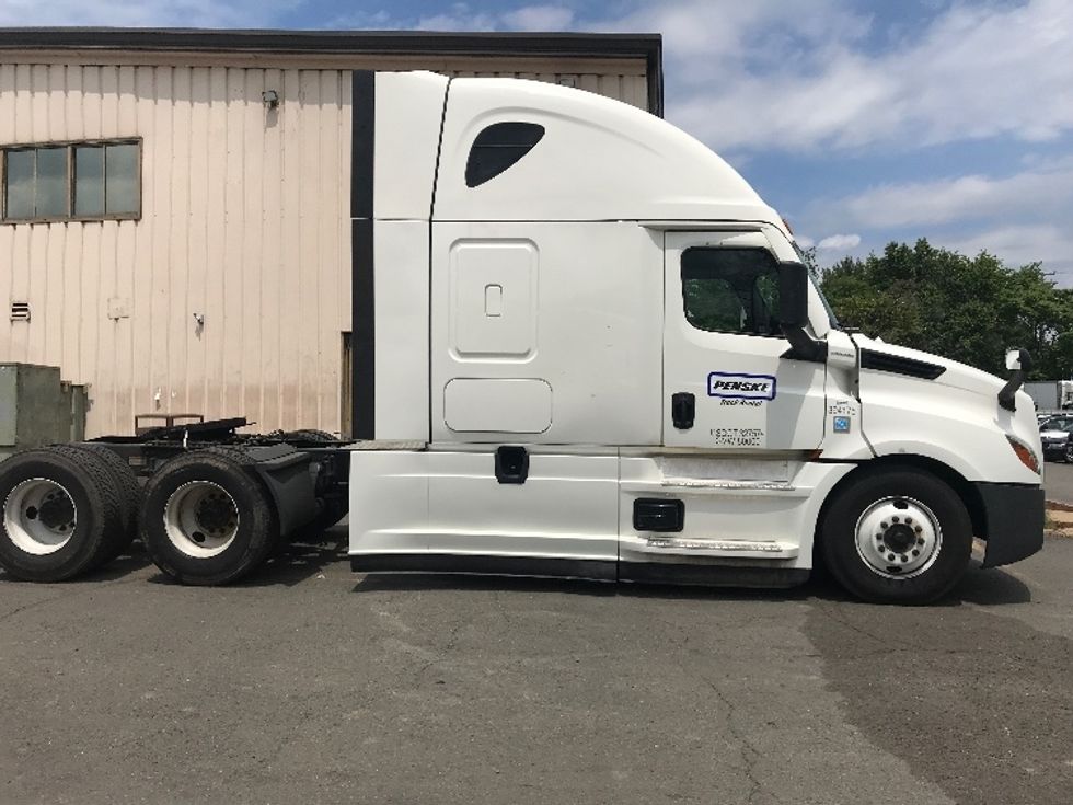 Sleeper Tractor-Heavy Duty Tractors-Freightliner-2022-T12664ST-Alexandria-VA-509,525\n\t\tmiles-$ 71,000 - Image 8