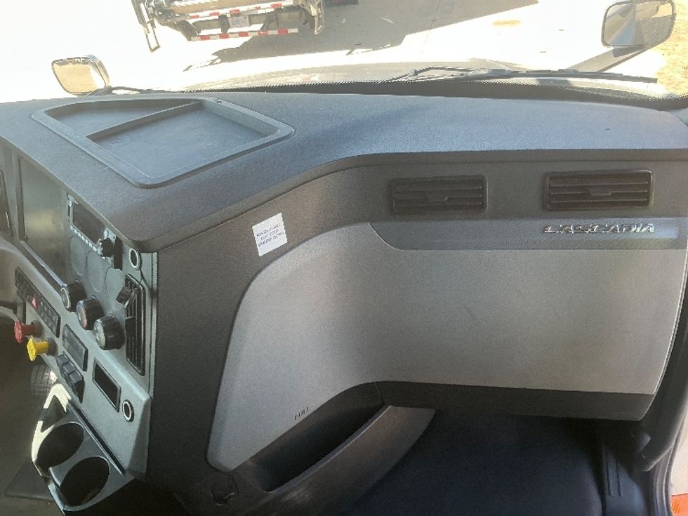 Sleeper Tractor-Heavy Duty Tractors-Freightliner-2022-T12664ST-Allen Park-MI-474,465\n\t\tmiles-$ 72,500 - Image 14