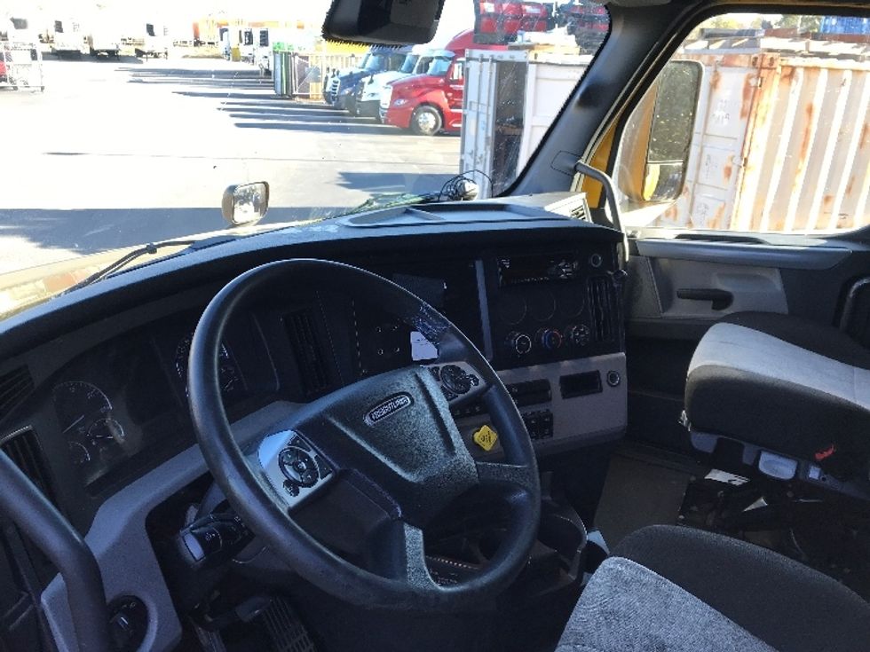 Sleeper Tractor-Heavy Duty Tractors-Freightliner-2022-T12664ST-Allentown-PA-447,018\n\t\tmiles-$ 68,500 - Image 10