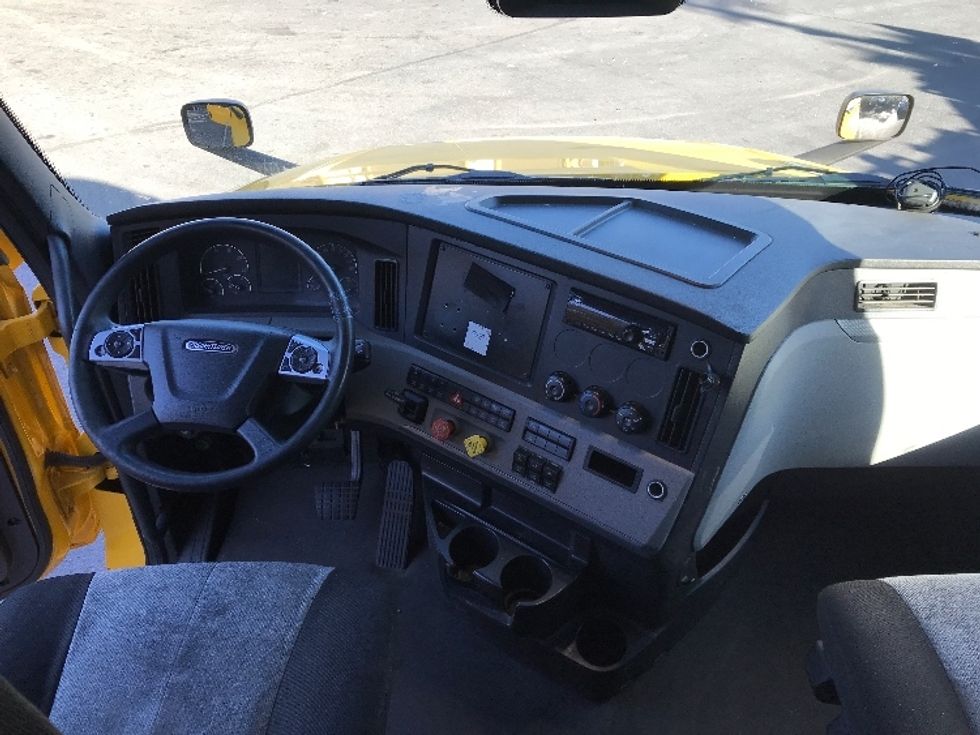 Sleeper Tractor-Heavy Duty Tractors-Freightliner-2022-T12664ST-Allentown-PA-447,018\n\t\tmiles-$ 68,500 - Image 12