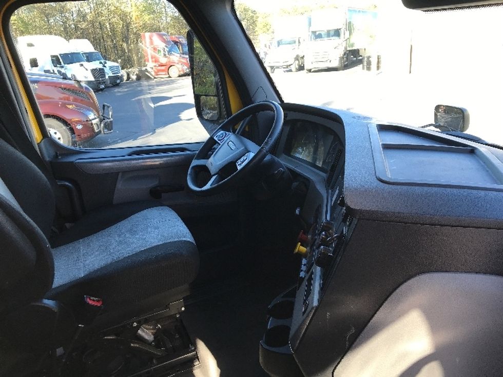 Sleeper Tractor-Heavy Duty Tractors-Freightliner-2022-T12664ST-Allentown-PA-447,018\n\t\tmiles-$ 68,500 - Image 15