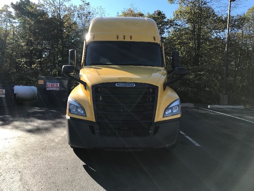 Sleeper Tractor-Heavy Duty Tractors-Freightliner-2022-T12664ST-Allentown-PA-447,018\n\t\tmiles-$ 68,500 - Image 2