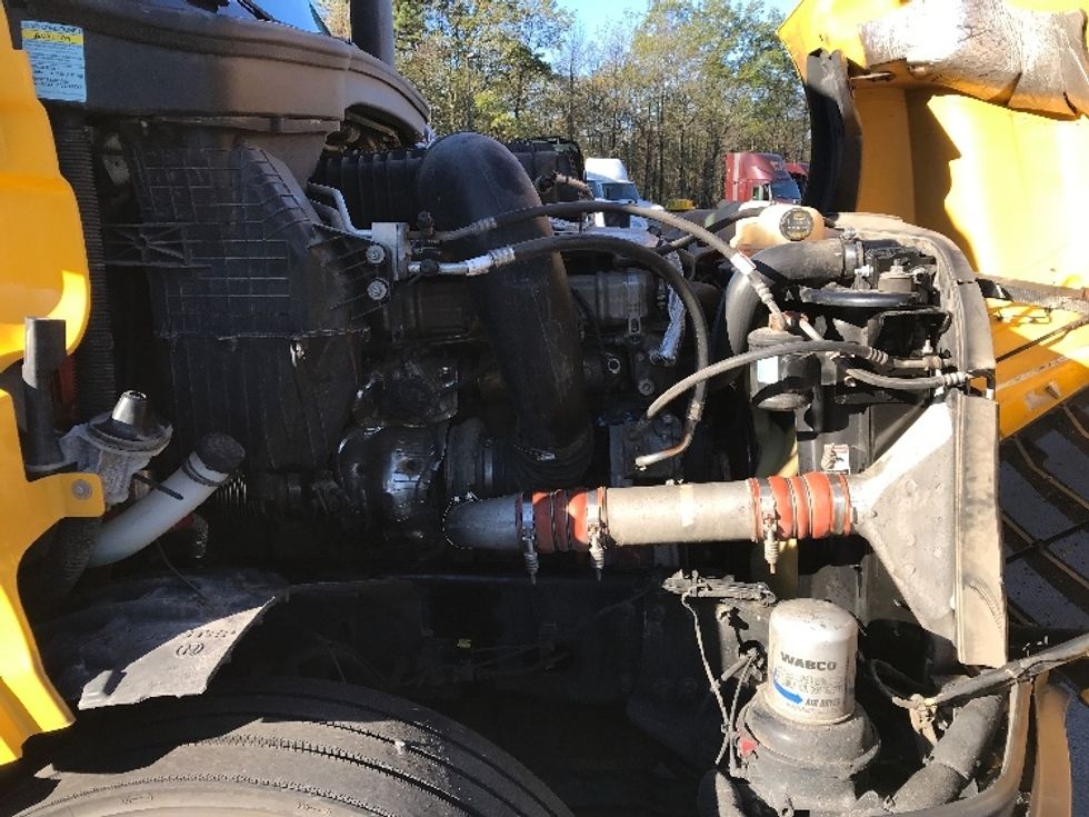 Sleeper Tractor-Heavy Duty Tractors-Freightliner-2022-T12664ST-Allentown-PA-447,018\n\t\tmiles-$ 68,500 - Image 20