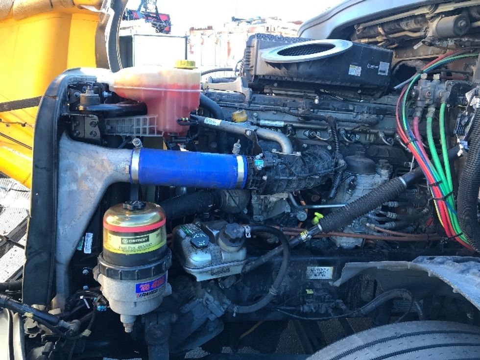 Sleeper Tractor-Heavy Duty Tractors-Freightliner-2022-T12664ST-Allentown-PA-447,018\n\t\tmiles-$ 68,500 - Image 21