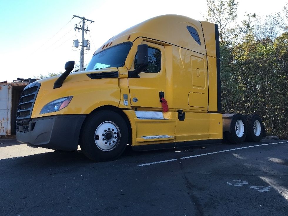 Sleeper Tractor-Heavy Duty Tractors-Freightliner-2022-T12664ST-Allentown-PA-447,018\n\t\tmiles-$ 68,500 - Image 3