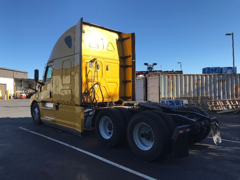 Sleeper Tractor-Heavy Duty Tractors-Freightliner-2022-T12664ST-Allentown-PA-447,018\n\t\tmiles-$ 68,500 - Image 5