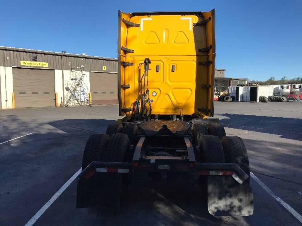 Sleeper Tractor-Heavy Duty Tractors-Freightliner-2022-T12664ST-Allentown-PA-447,018\n\t\tmiles-$ 68,500 - Image 6