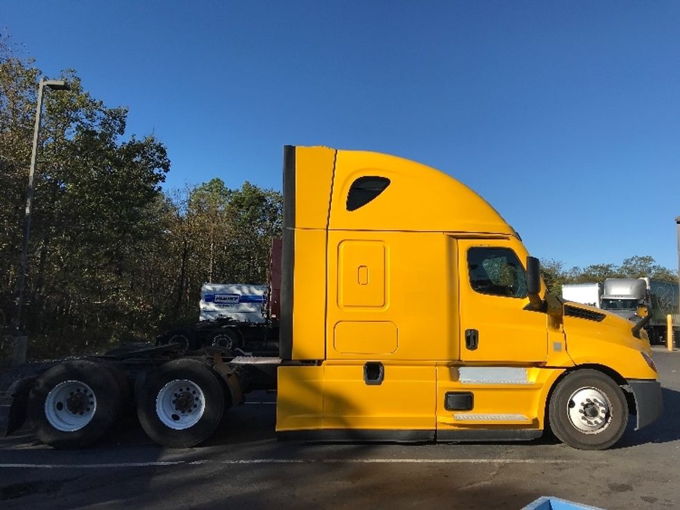 Sleeper Tractor-Heavy Duty Tractors-Freightliner-2022-T12664ST-Allentown-PA-447,018\n\t\tmiles-$ 68,500 - Image 8