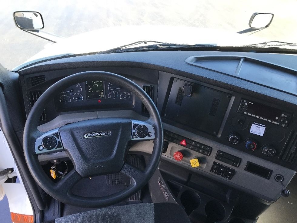 Sleeper Tractor-Heavy Duty Tractors-Freightliner-2022-T12664ST-Allentown-PA-451,865\n\t\tmiles-$ 73,500 - Image 11