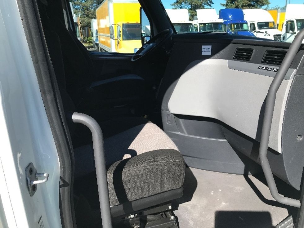 Sleeper Tractor-Heavy Duty Tractors-Freightliner-2022-T12664ST-Allentown-PA-451,865\n\t\tmiles-$ 73,500 - Image 15